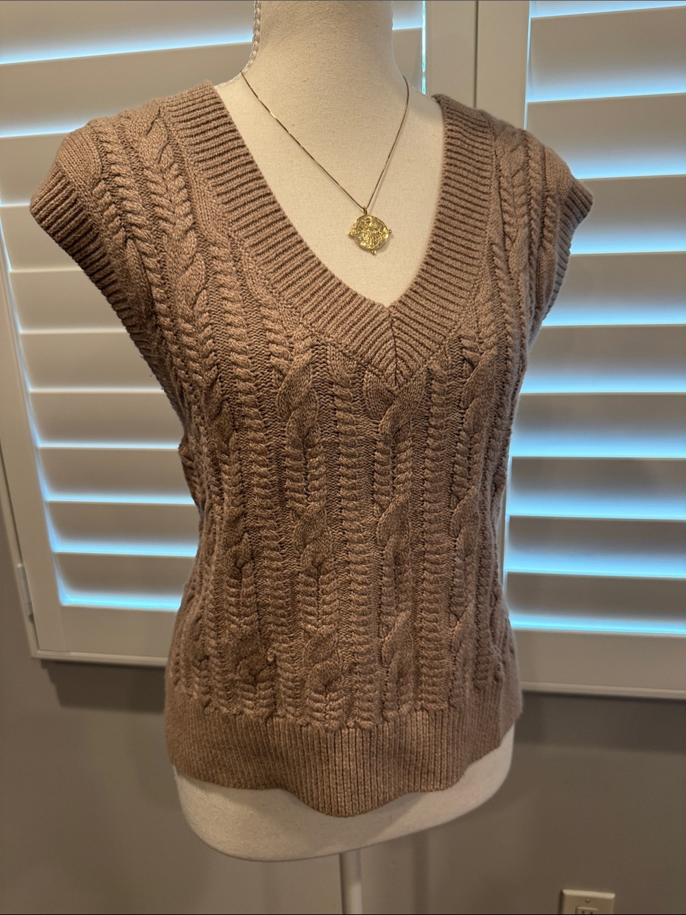 Abercrombie & Fitch Taupe Cable-Knit V-Neck Sweater Vest